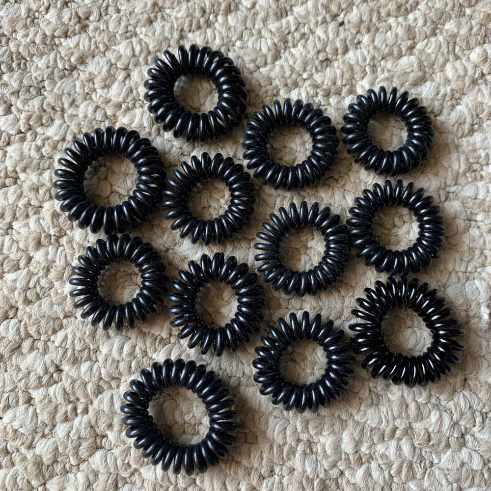 Pack of 12 piece black wire spiral scrunchie hair ties